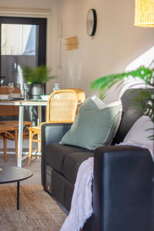 Garden City Getaway 2 bed with sofa bed 1 bath - Resim 28