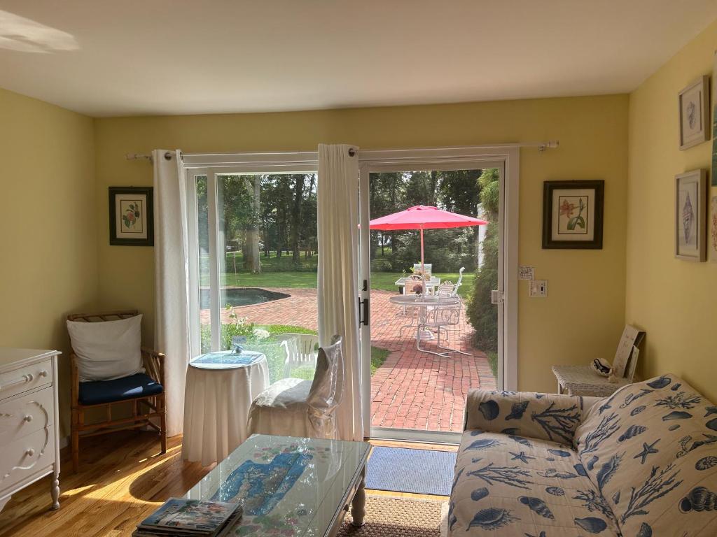 Posezení v ubytování Hamptons private guest cottage