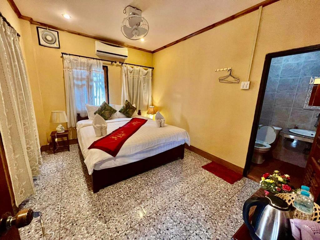 Luang Prabang Rosie Place - Deluxe Tweepersoonskamer Met Balkon
