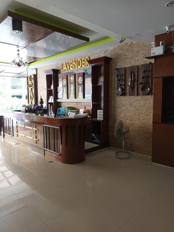 Lounge nebo bar v ubytování New Lavender Hotel Patong