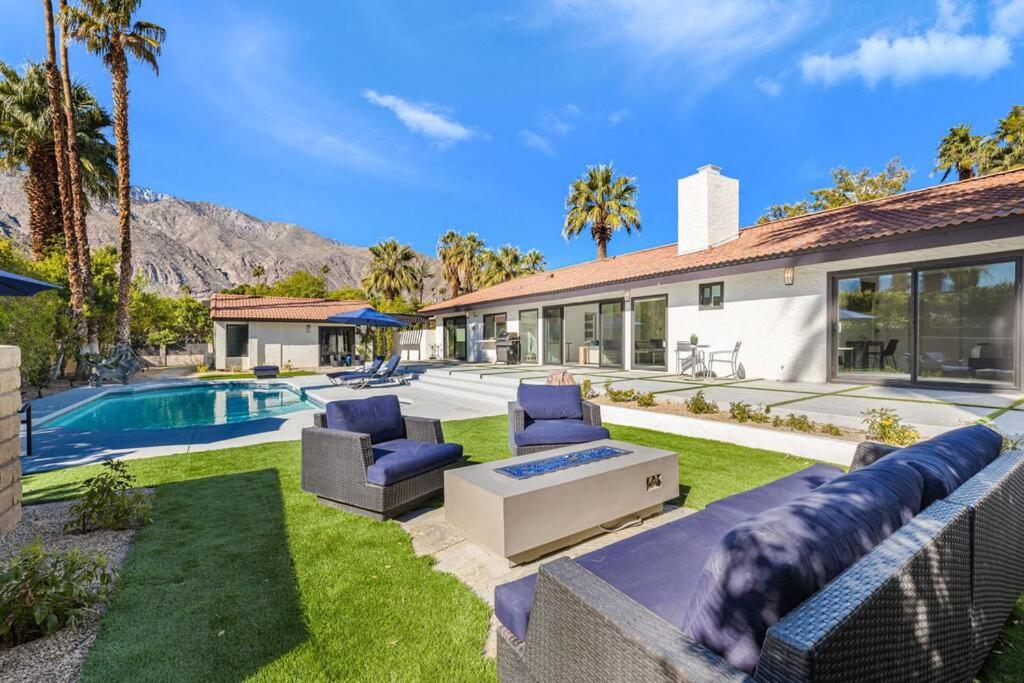 a backyard with a pool and a house at Chateau Monroe - Walk to dwtn Palm Springs in Palm Springs