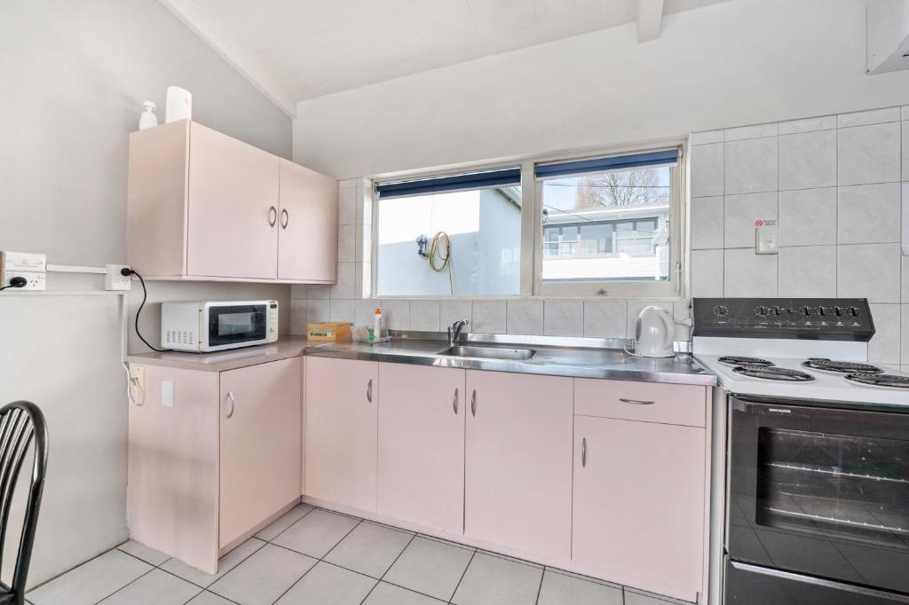 
One-Bedroom Apartment with Lake View
