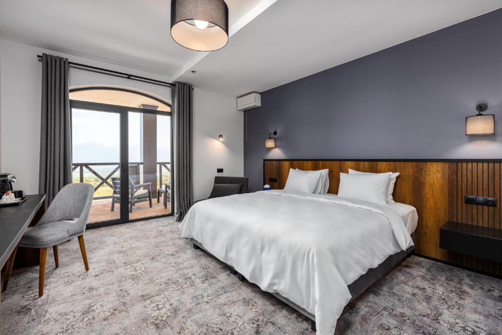 Postel nebo postele na pokoji v ubytování Hotel Qvevrebi