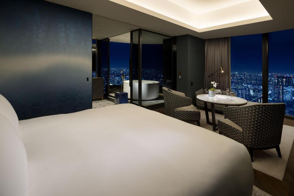 Junior Corner Suite King