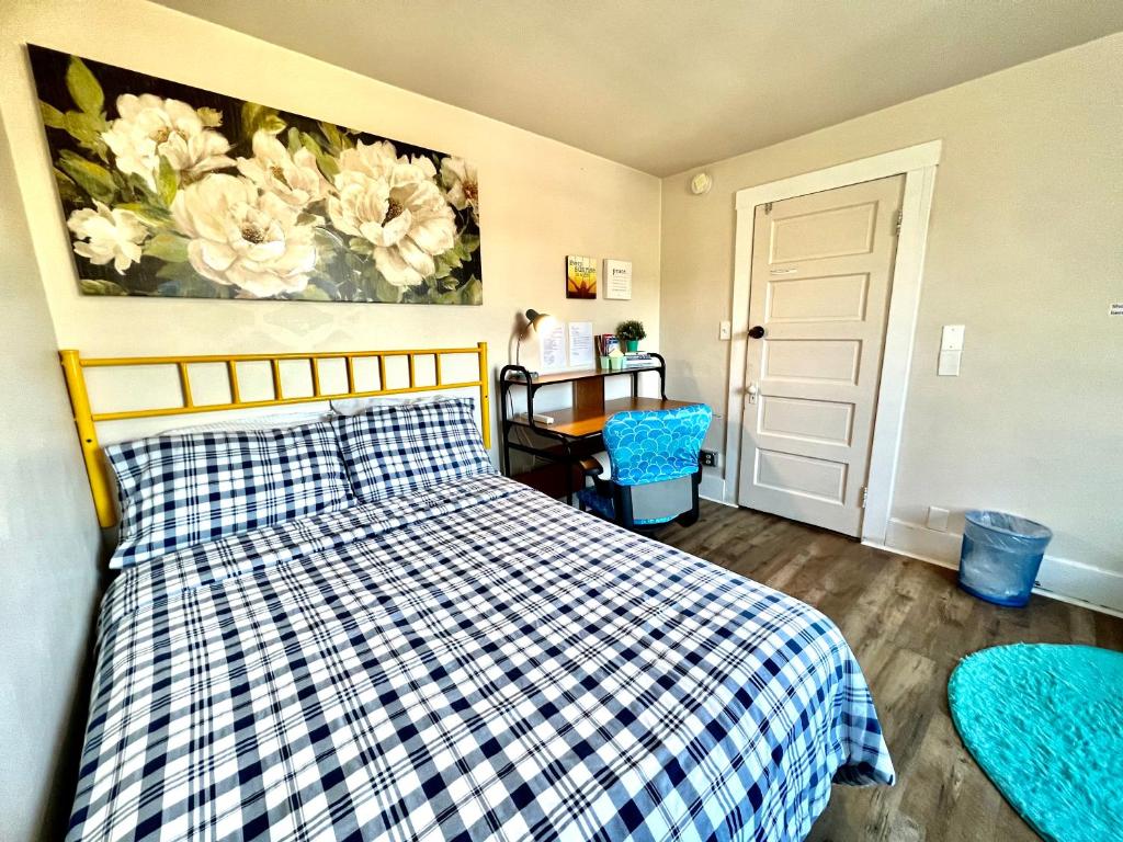 a bedroom with a bed with a checkered bedspread at Private Room with Shared Bathroom 10 mins by car to Airport and 15 mins to Downtown Seattle in Seattle