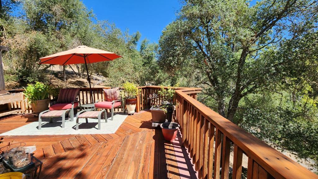 Balkón nebo terasa v ubytování Yosemite Mountain Retreat