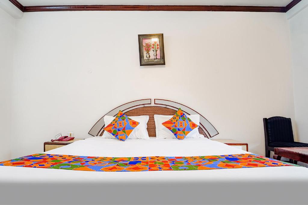Postel nebo postele na pokoji v ubytování Hotel Orchid Inn