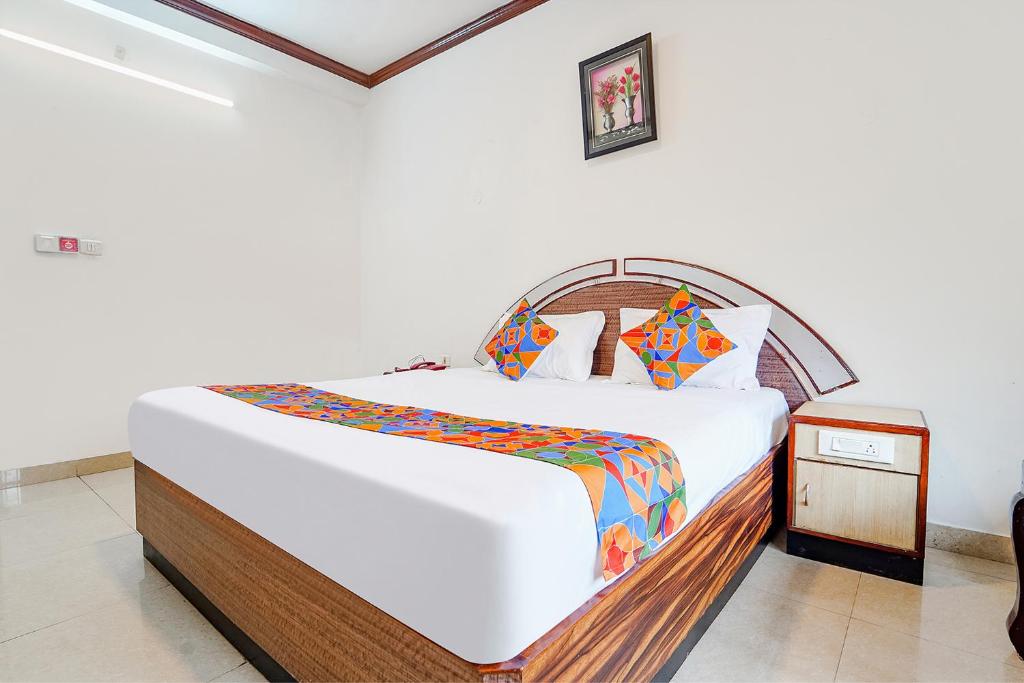 Postel nebo postele na pokoji v ubytování Hotel Orchid Inn
