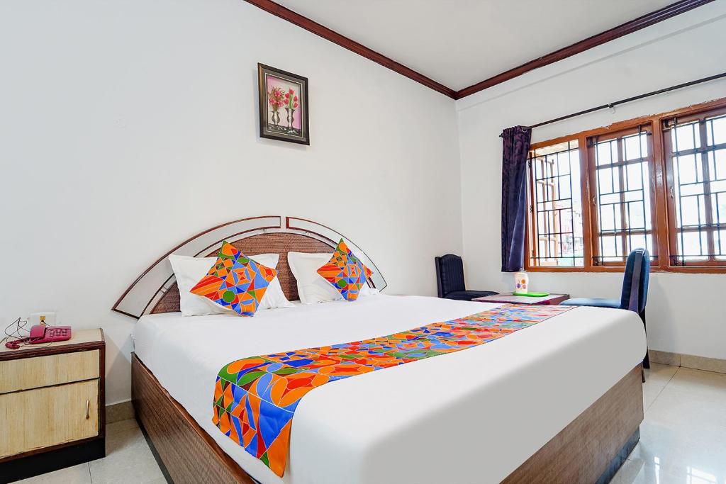 Postel nebo postele na pokoji v ubytování Hotel Orchid Inn