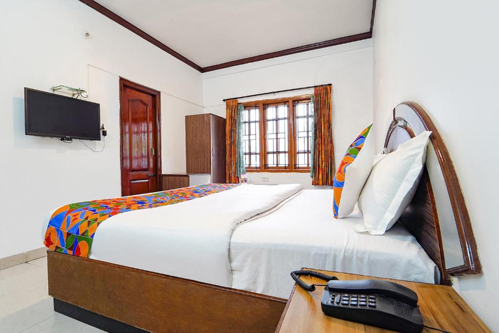 TV a/nebo společenská místnost v ubytování Hotel Orchid Inn