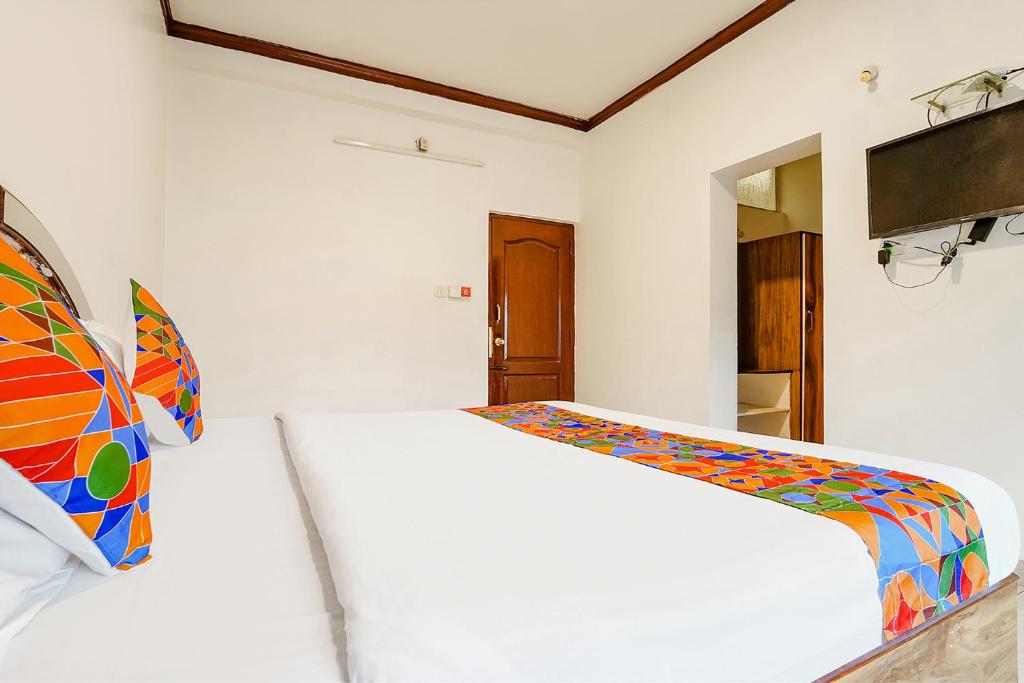 Postel nebo postele na pokoji v ubytování Hotel Orchid Inn