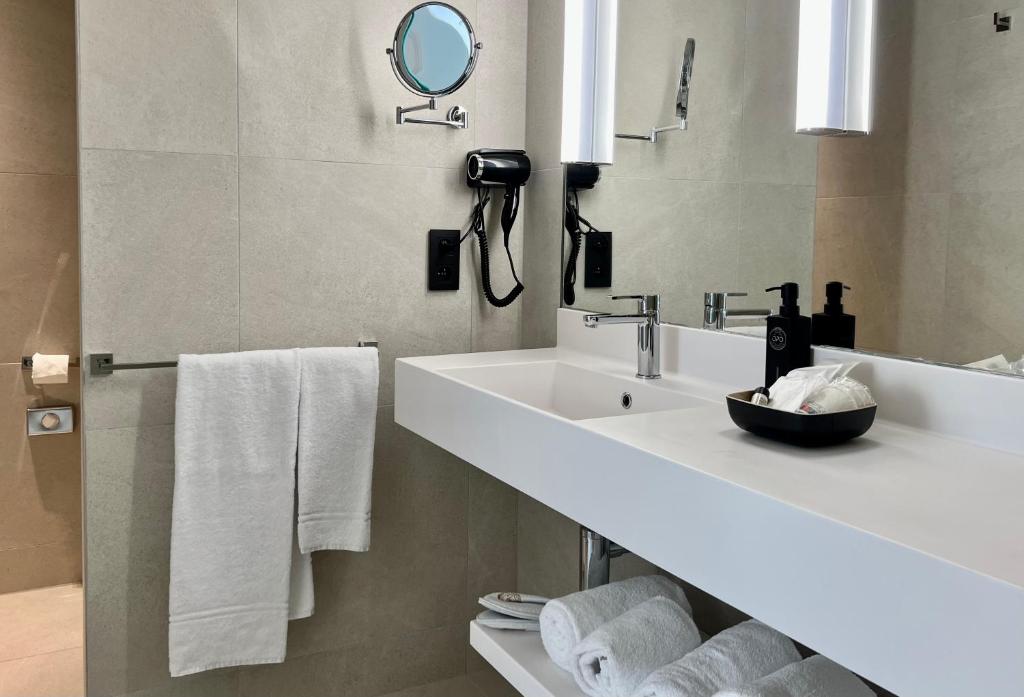 Koupelna v ubytování OPO Hotel