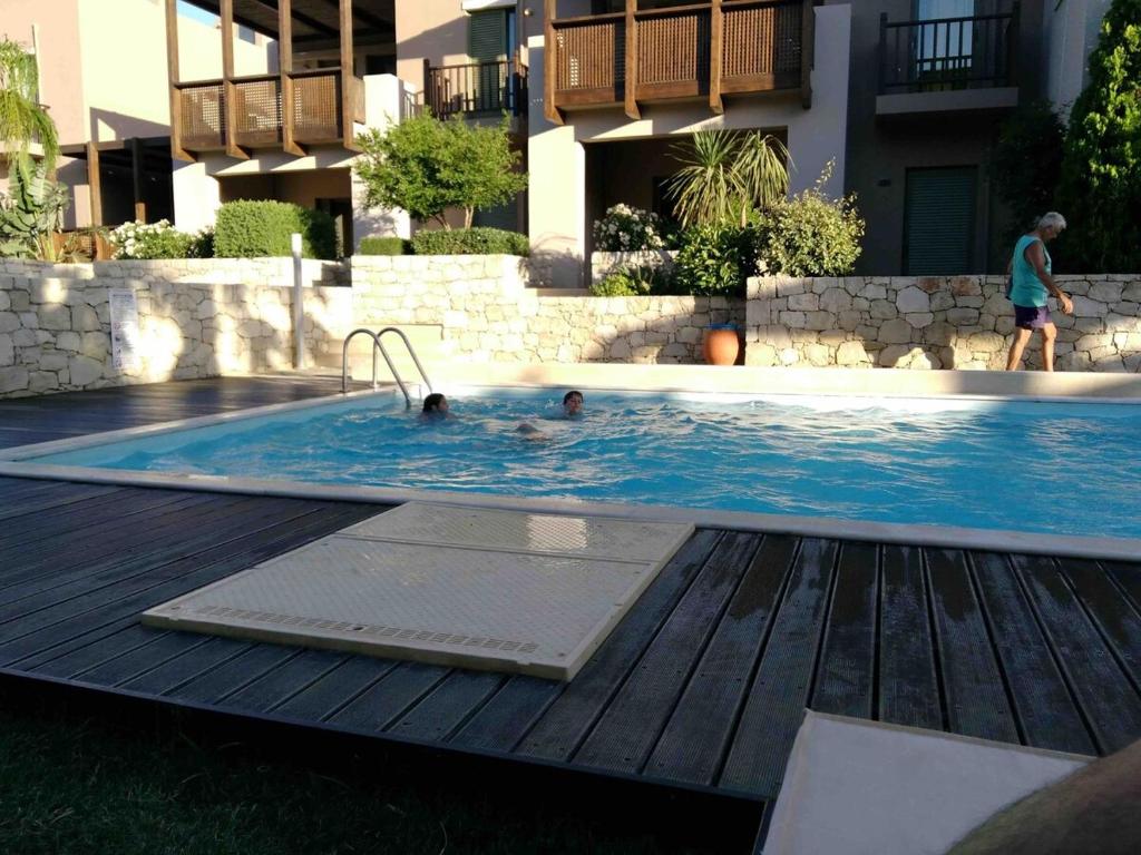 Bazén v ubytovaní Annamaria Sea Side View Studio- 25m From The Beac alebo v jeho blízkosti