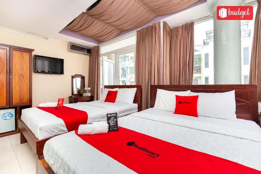 Giường trong phòng chung tại Nguyên Khang Hotel