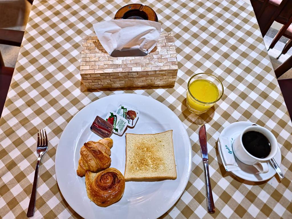 Jídlo v hostelu nebo okolí