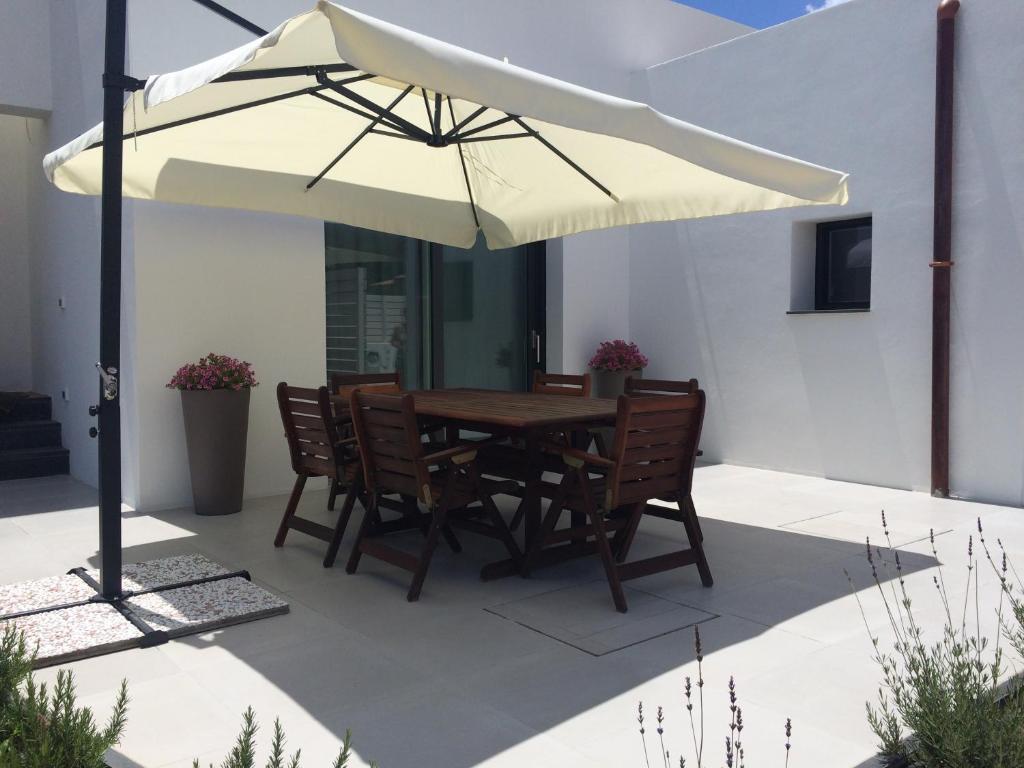 Patio lub wspólna przestrzeń na świeżym powietrzu w obiekcie Casa Solà