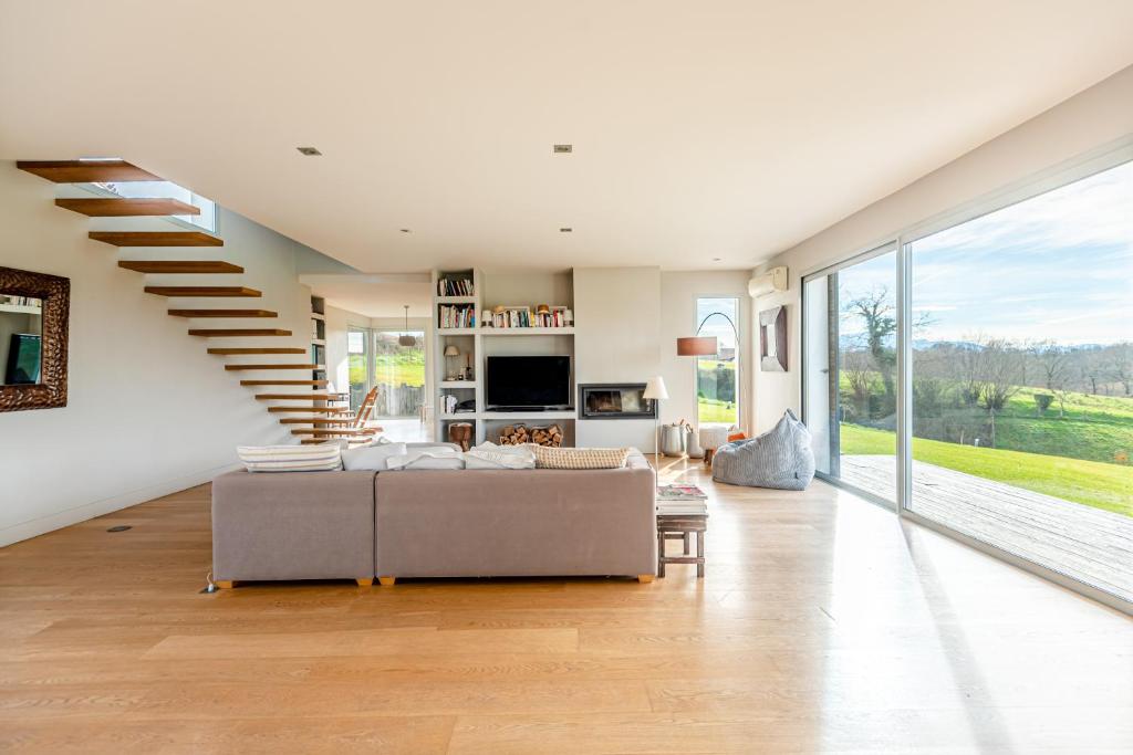 Et tv og/eller underholdning på VILLA ARCANGUES