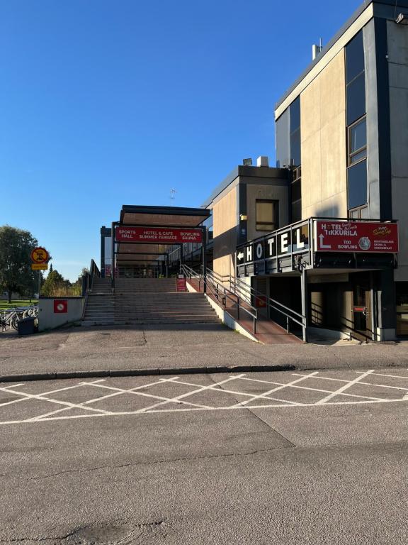 an empty parking lot in front of a building at Hotel Tikkurila in Vantaa