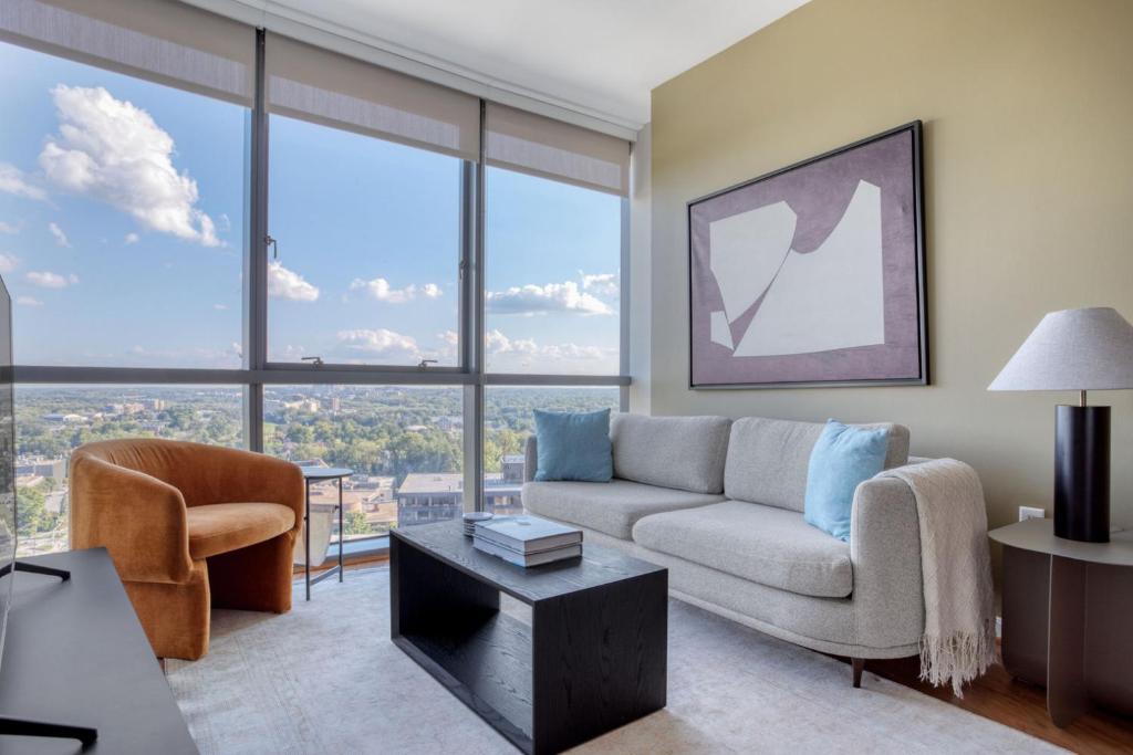 Istumisnurk majutusasutuses North Bethesda 1br w pools nr coffee groceries WDC-719