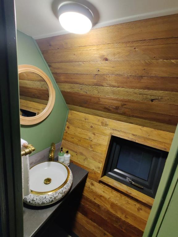 Koupelna v ubytování Glasson Glamping Farm