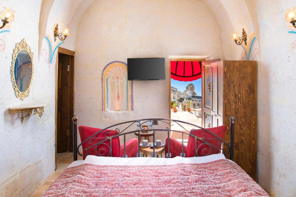 Postel nebo postele na pokoji v ubytování Carna Cave Hotel Cappadocia
