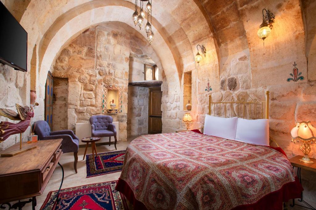 Postel nebo postele na pokoji v ubytování Carna Cave Hotel Cappadocia
