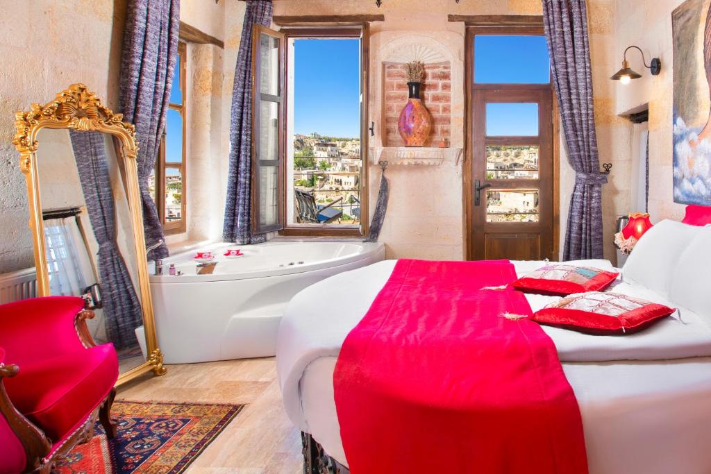 Postel nebo postele na pokoji v ubytování Carna Cave Hotel Cappadocia