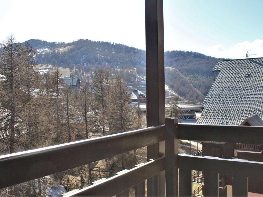 Fotografia z galérie ubytovania Charmant T2 au calme, 4 couchages, balcon vue sud, skis et combinaison inclus, proche navette gratuite - FR-1-330-556 v destinácii Risoul
