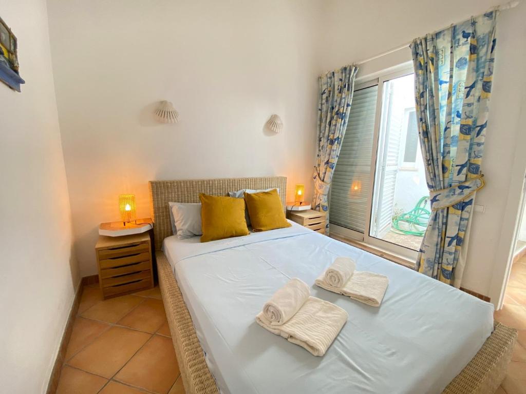 Ένα ή περισσότερα κρεβάτια σε δωμάτιο στο Albufeira Quinta da Balaia Charming by Homing