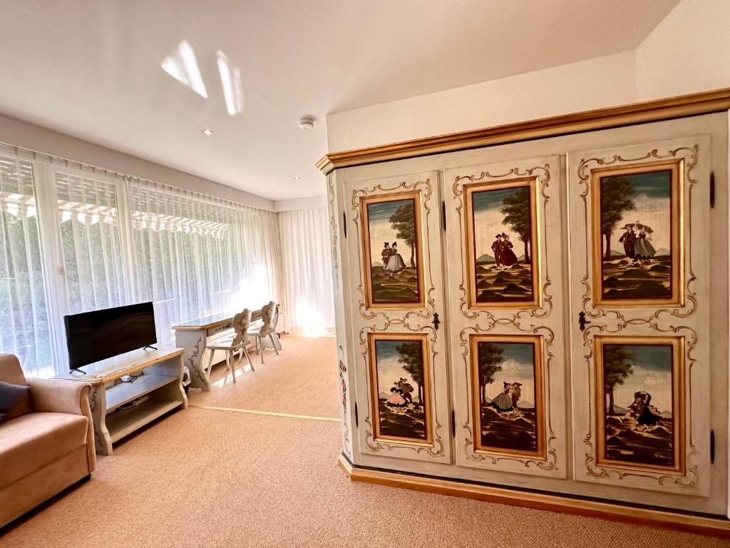 TV a/nebo společenská místnost v ubytování Hotel Bergland