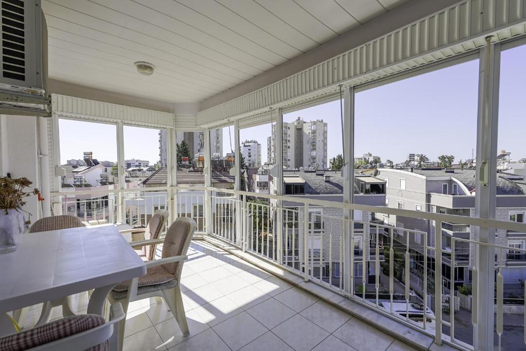 Fotografie z fotogalerie ubytování Flat with Balcony 5 min to Omi Beach v destinaci Antalya