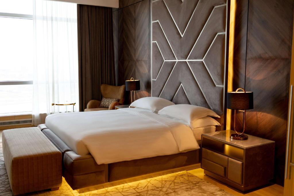 Postel nebo postele na pokoji v ubytování Hyatt Regency Dushanbe
