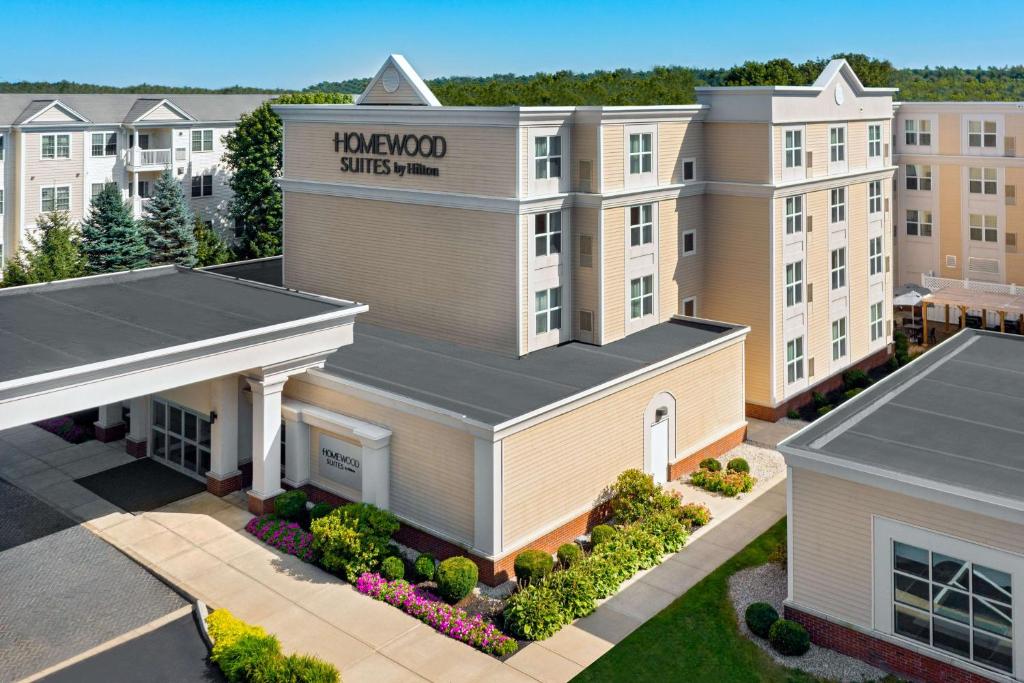 een afbeelding van een hotelgebouw met een bord erop bij Homewood Suites by Hilton Boston/Canton, MA in Canton