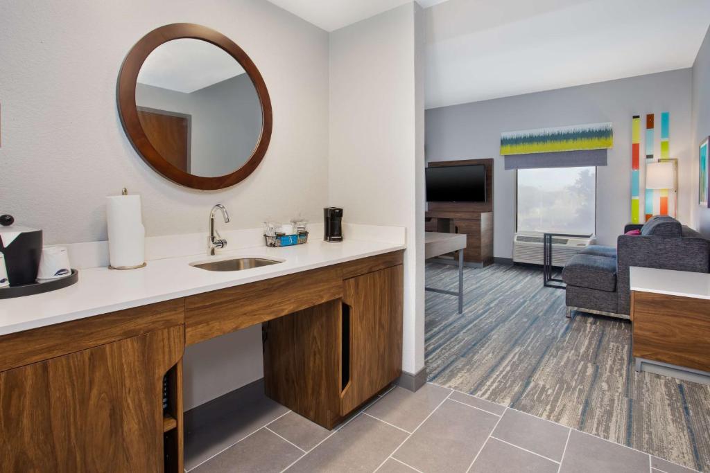 Hampton Inn & Suites Lady Lake/The Villages - King Studio Suite - Mobility Access/Non-Smoking