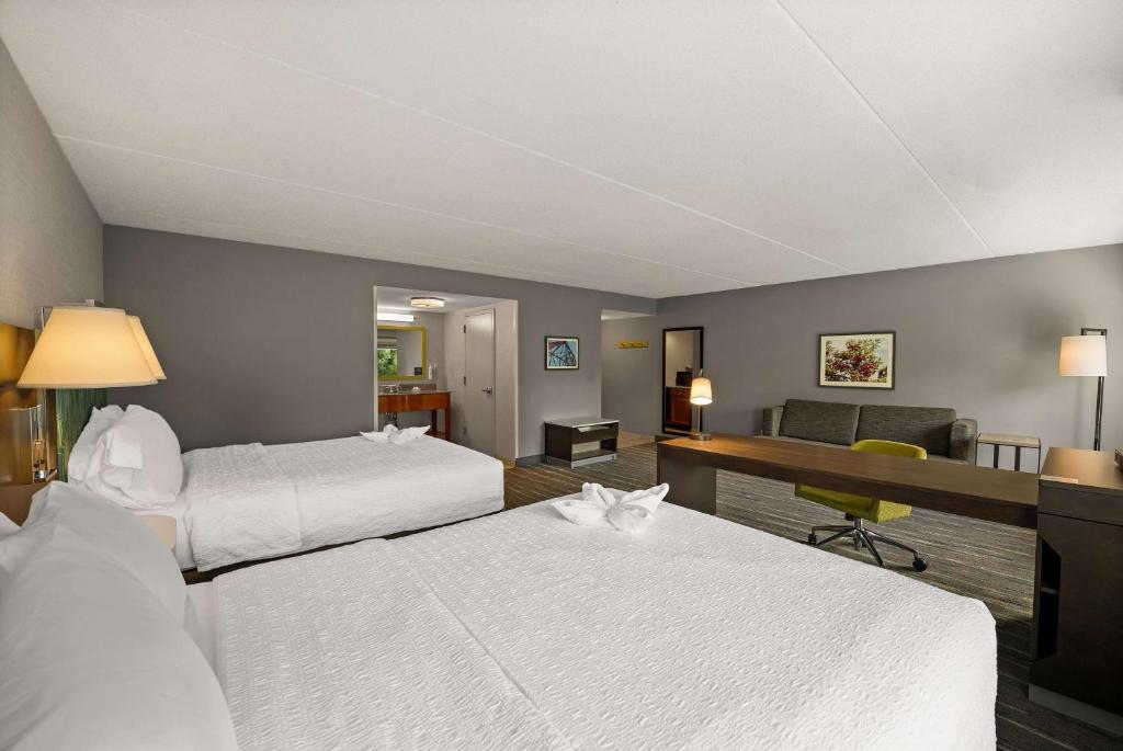 Postel nebo postele na pokoji v ubytování Hampton Inn & Suites Poughkeepsie