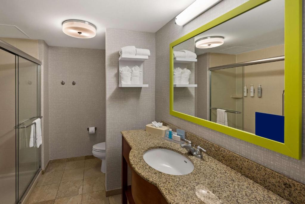 Koupelna v ubytování Hampton Inn & Suites Poughkeepsie