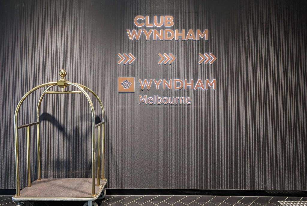 Certifikát, hodnocení, plakát nebo jiný dokument vystavený v ubytování Wyndham Hotel Melbourne