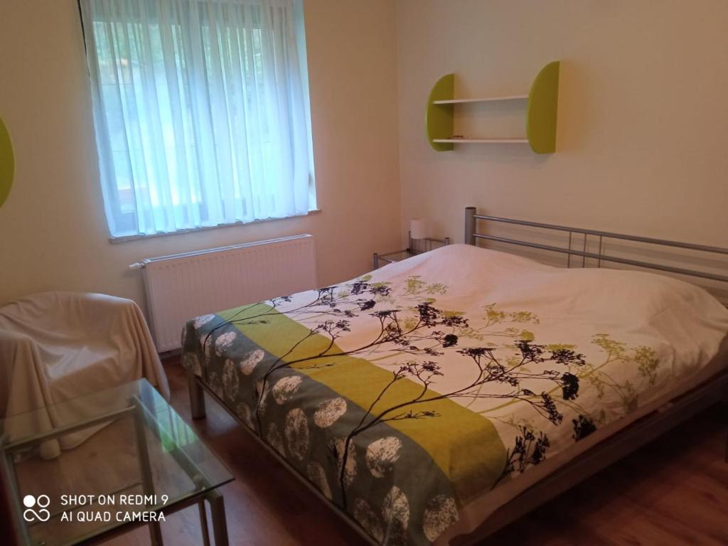 Łóżko lub łóżka w pokoju w obiekcie Belweder Apartamenty i Pokoje