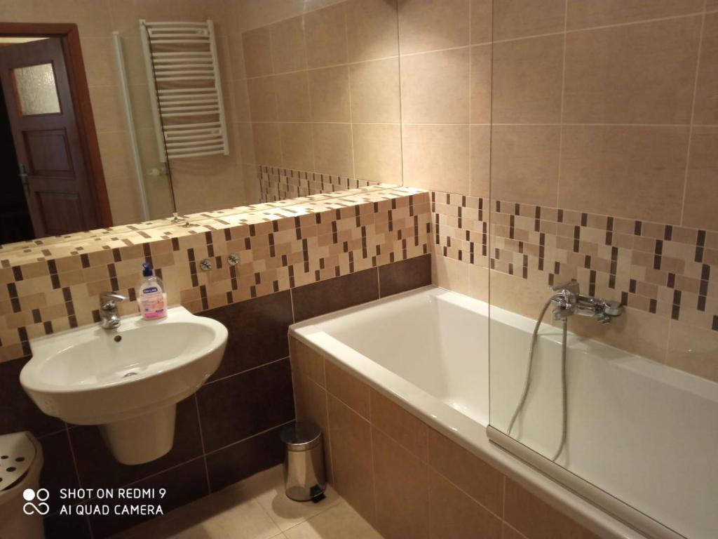 Łazienka w obiekcie Belweder Apartamenty i Pokoje