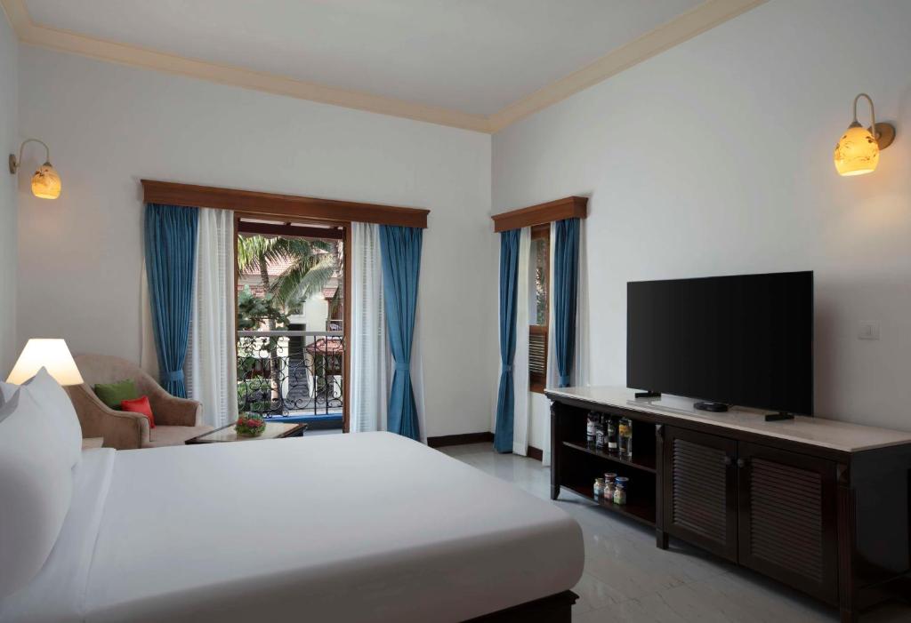 TV a/nebo společenská místnost v ubytování Radisson Blu Resort, Goa