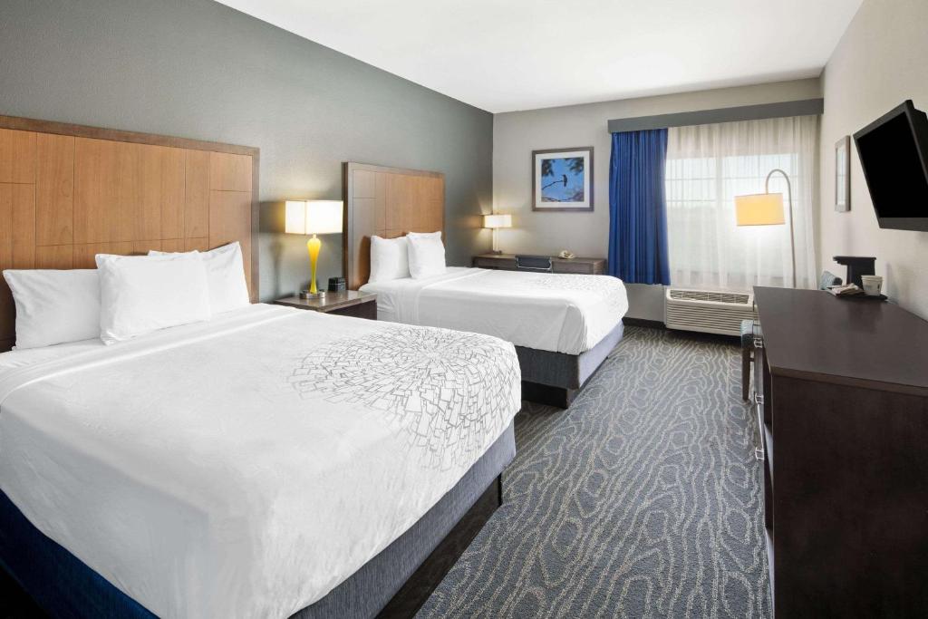 La Quinta Inn & Suites by Wyndham Mercedes Outlet Mall - Chambre Roi Avec Deux Lits Royaux - Non-fumeur