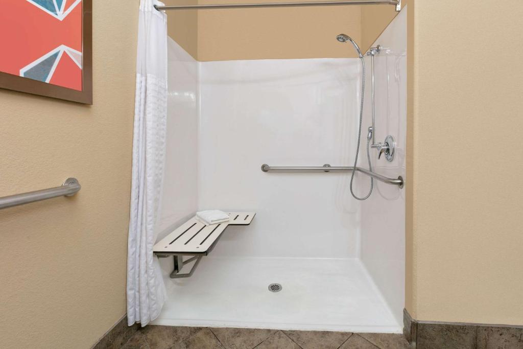 Comfort Suites Arlington - Entertainment District - 