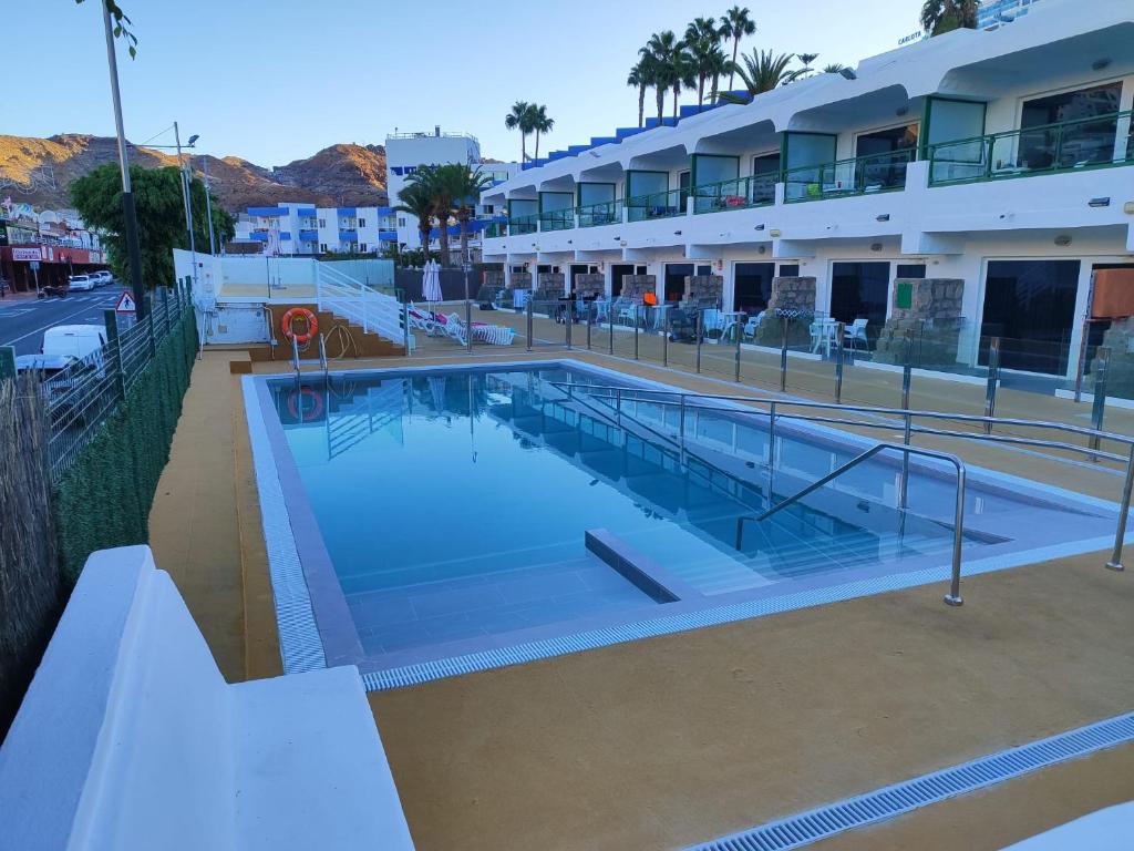 a large swimming pool in front of a building at Apartamentos Florida Gran Canaria Adults Only in Puerto Rico de Gran Canaria