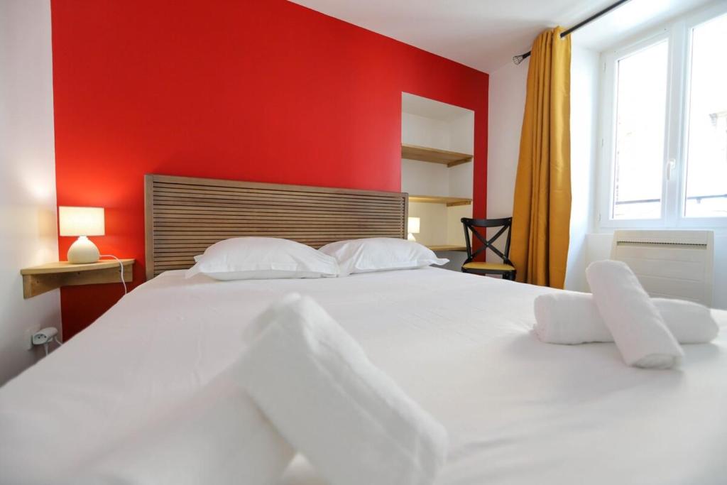 Posteľ alebo postele v izbe v ubytovaní A l'aventure ! Joli T2 avec balcon centre ville