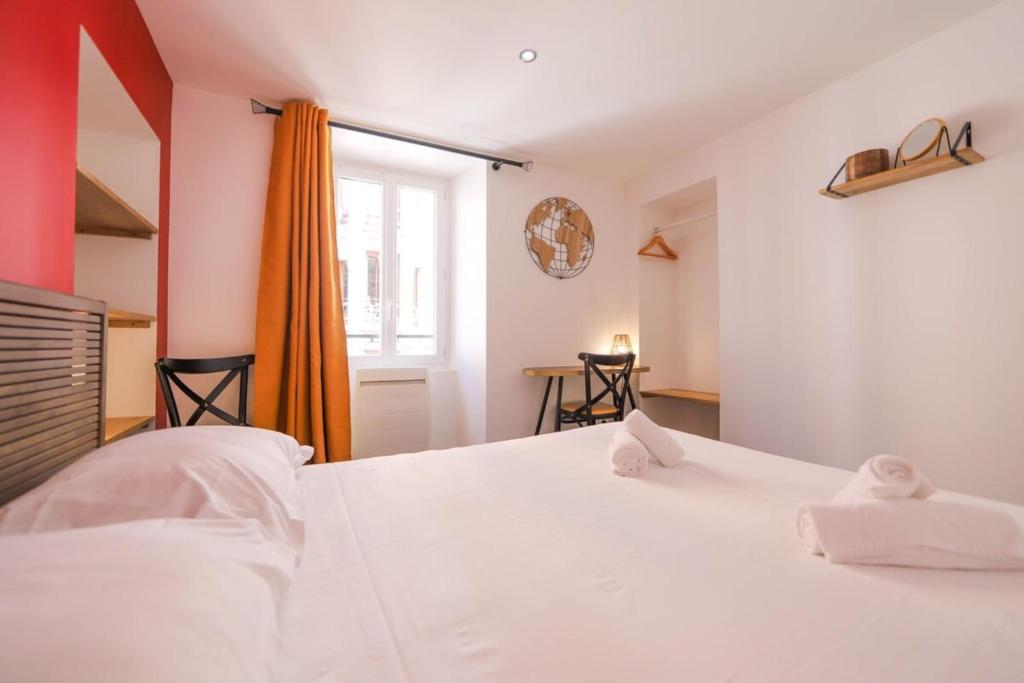 Posteľ alebo postele v izbe v ubytovaní A l'aventure ! Joli T2 avec balcon centre ville