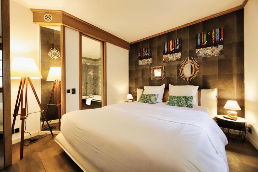 Posteľ alebo postele v izbe v ubytovaní 'La Maison' City House in the historic Annecy