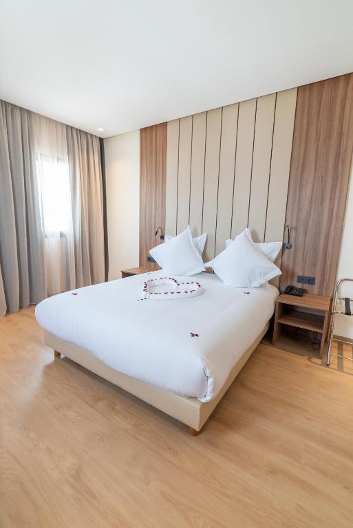 Postel nebo postele na pokoji v ubytování Imperial Boutique Hotel Rabat