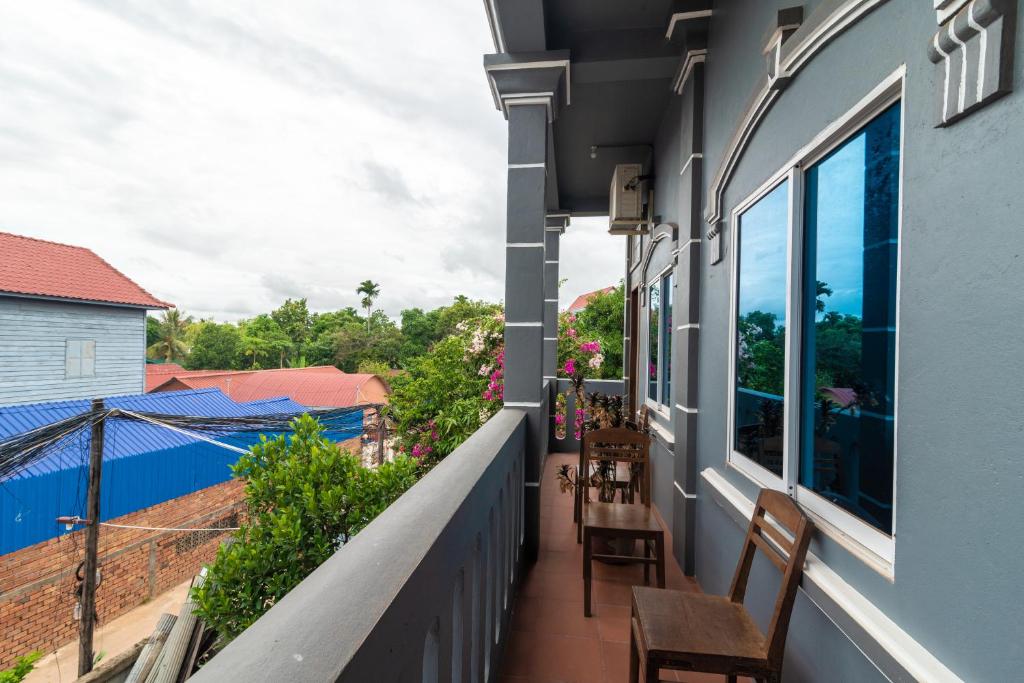 Uncle's House SiemReap - Double Room With Balcony