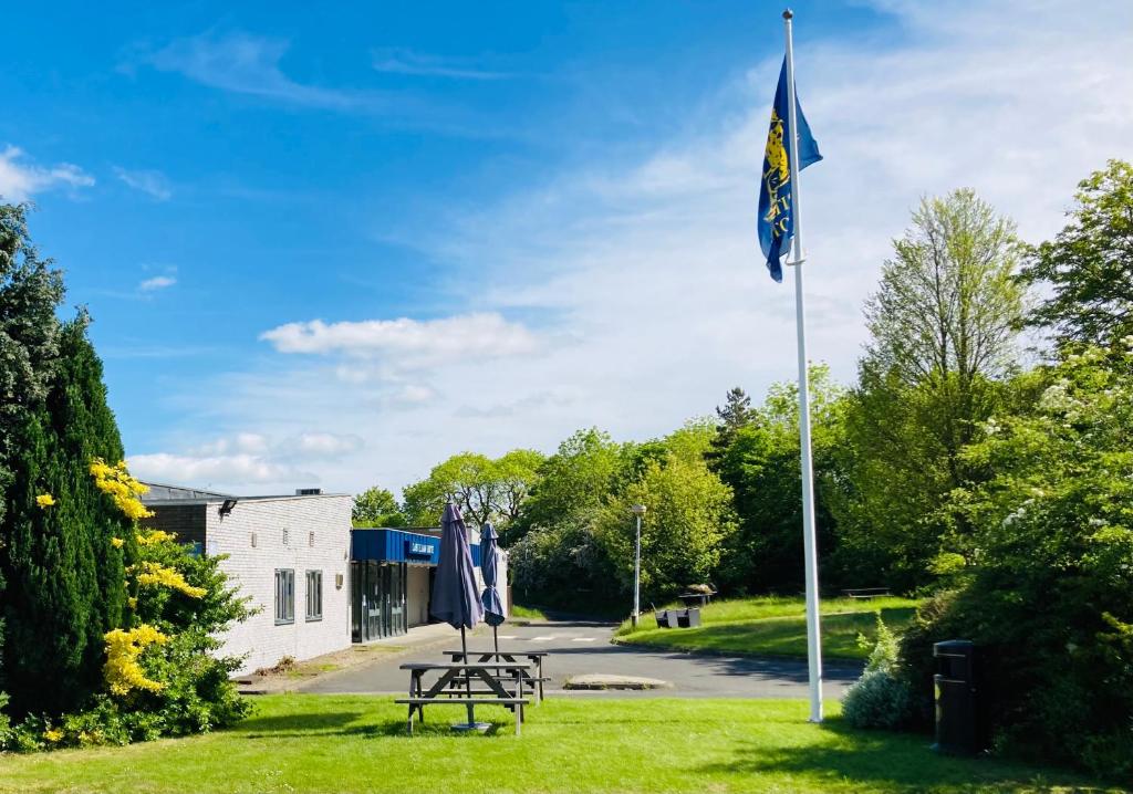 a blue flag on a pole in the grass at Britannia Hotel Newcastle Airport in Newcastle upon Tyne