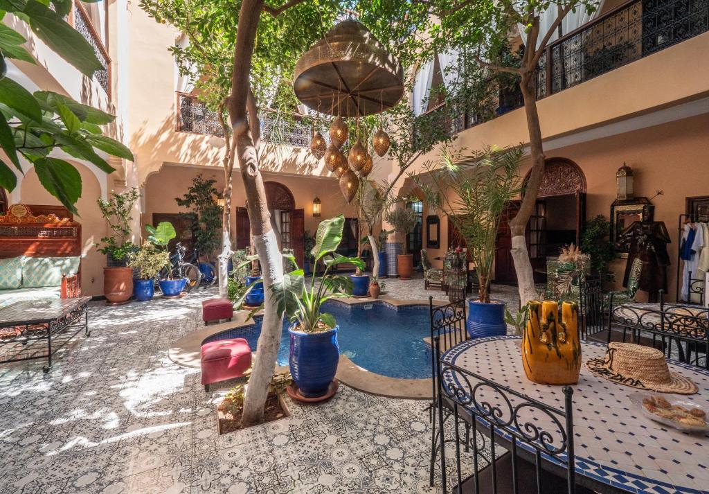 Bazén v ubytování Riad Dar El Médina - Heated Swimming pool, jacuzzi & Spa nebo v jeho okolí